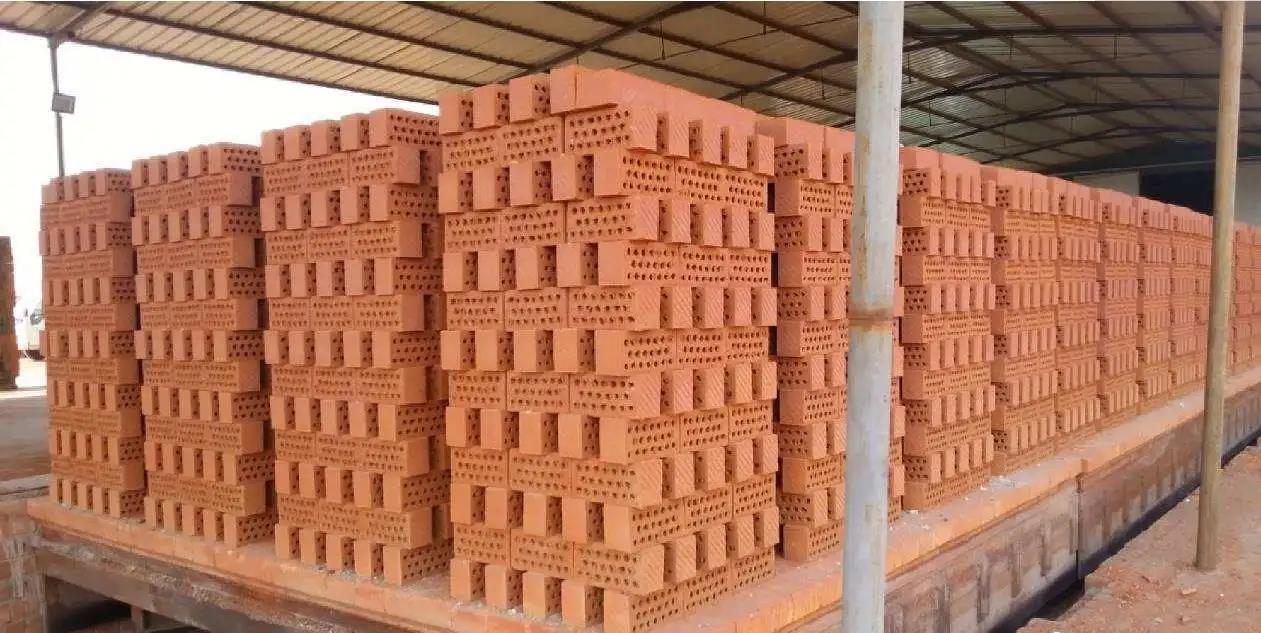 砌墻無小事 多孔磚孔洞朝向引發(fā)鄰里爭議